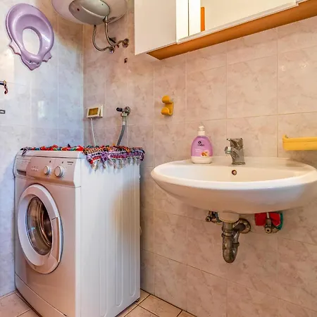 Lovely In With Kitchen Apartament