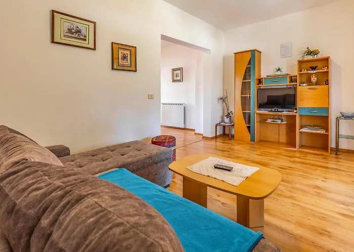 Lovely In With Kitchen Apartman