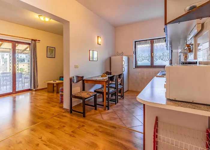 Lovely In With Kitchen Pula