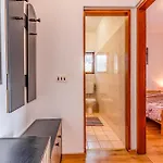 Apartment Amazing In With Swimming Pool Pula