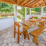 Amazing In With Swimming Pool Apartment Pula