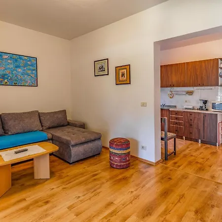 Appartement Lovely In With Kitchen