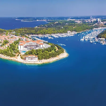 Appartamento Lovely In With Kitchen