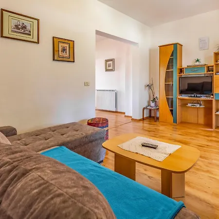 Lovely In With Kitchen Appartement