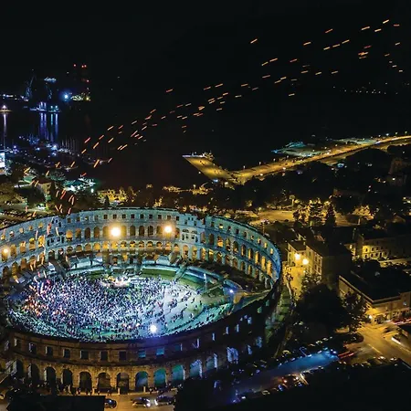 Lovely In With Kitchen *