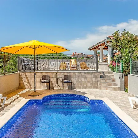 Lovely In With Kitchen Appartement *