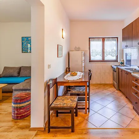 Appartement Lovely In With Kitchen