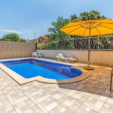 Lovely In With Kitchen