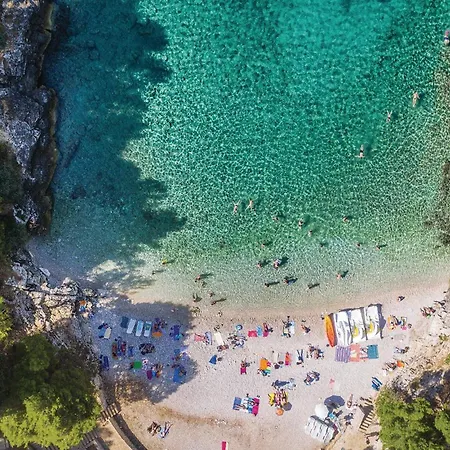 Amazing In With Swimming Pool Pula