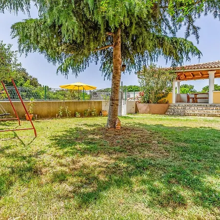 Amazing In With Swimming Pool Pula