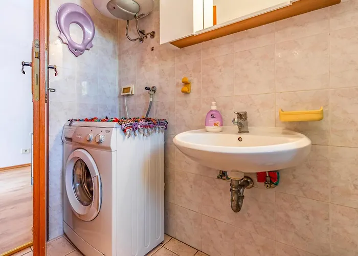 Lovely In With Kitchen Apartment