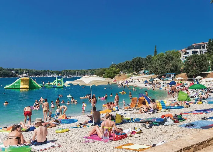 Apartment Lovely In With Kitchen Pula