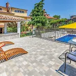 Amazing In With Swimming Pool *