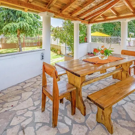 Lovely In With Kitchen شقة بولا