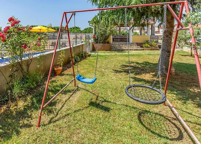 Lovely In With Kitchen Apartman